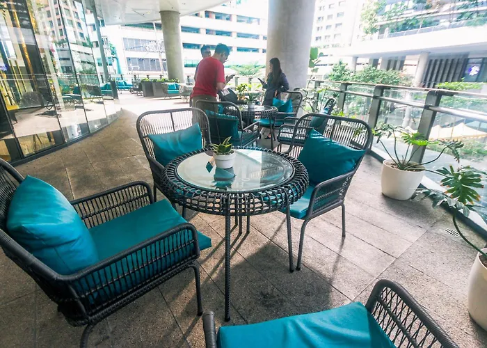 Chic Floating Penthouse Makati Gym Air Gym Swim Park 300mb Апартаменты Манила