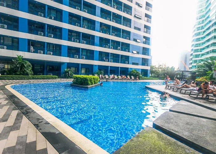 Апартаменты Chic Floating Penthouse Makati Gym Air Gym Swim Park 300mb