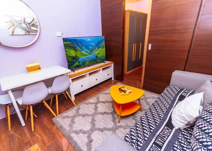Chic Floating Penthouse Makati Gym Air Gym Swim Park 300mb Апартаменты *