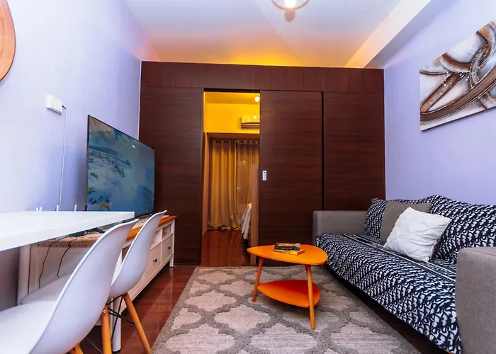 Апартаменты Chic Floating Penthouse Makati Gym Air Gym Swim Park 300mb Манила