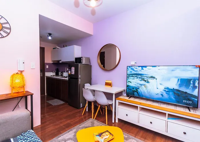 Chic Floating Penthouse Makati Gym Air Gym Swim Park 300mb * Манила
