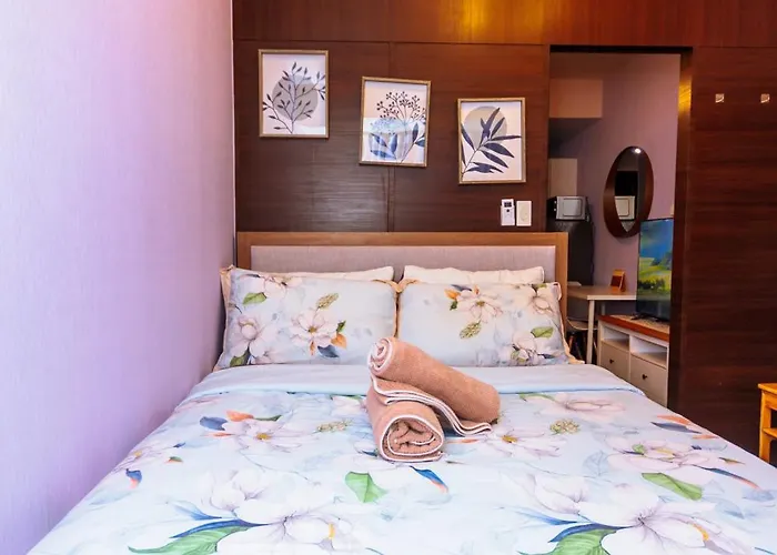 Апартаменты Chic Floating Penthouse Makati Gym Air Gym Swim Park 300mb Манила